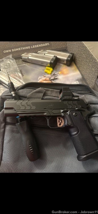 Kimber 2K11 (OI) Target (OI) 5" Barrel W/ Trijicon SRO 3500055
